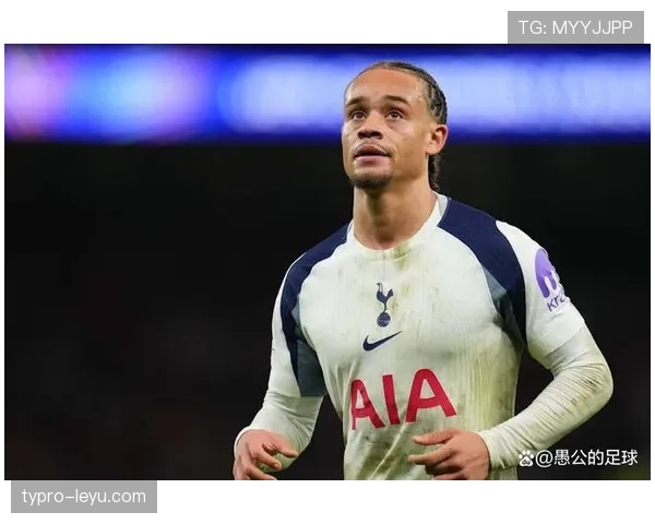 哈维·西蒙斯续约获大幅加薪，确立球队核心地位引关注