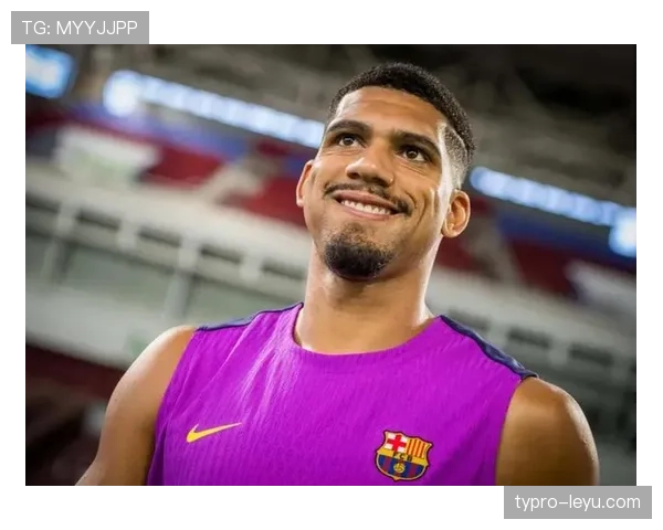 阿劳霍防守表现抢眼，助球队后防线稳如磐石