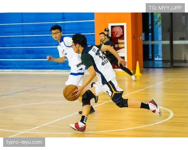 禁区线算不算禁区内？足球规则中如何精准界定边界判罚