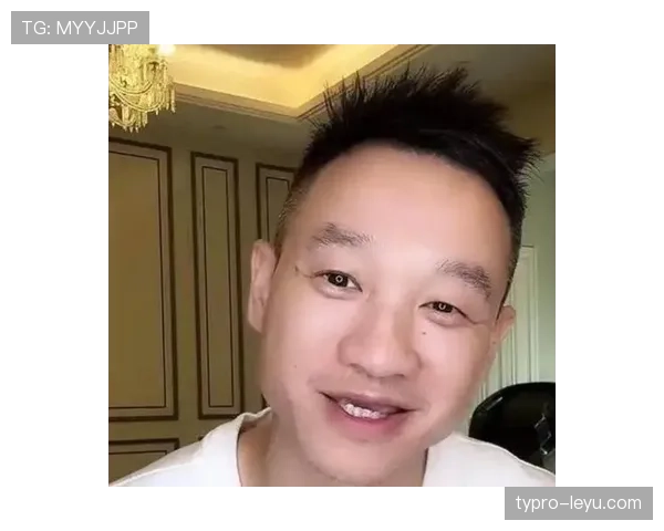 杨威练完倒立回家还得帮娃写作业，这大神到底啥时候能停？